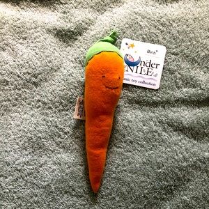 NWT Under the Nile organic carrot soft toy